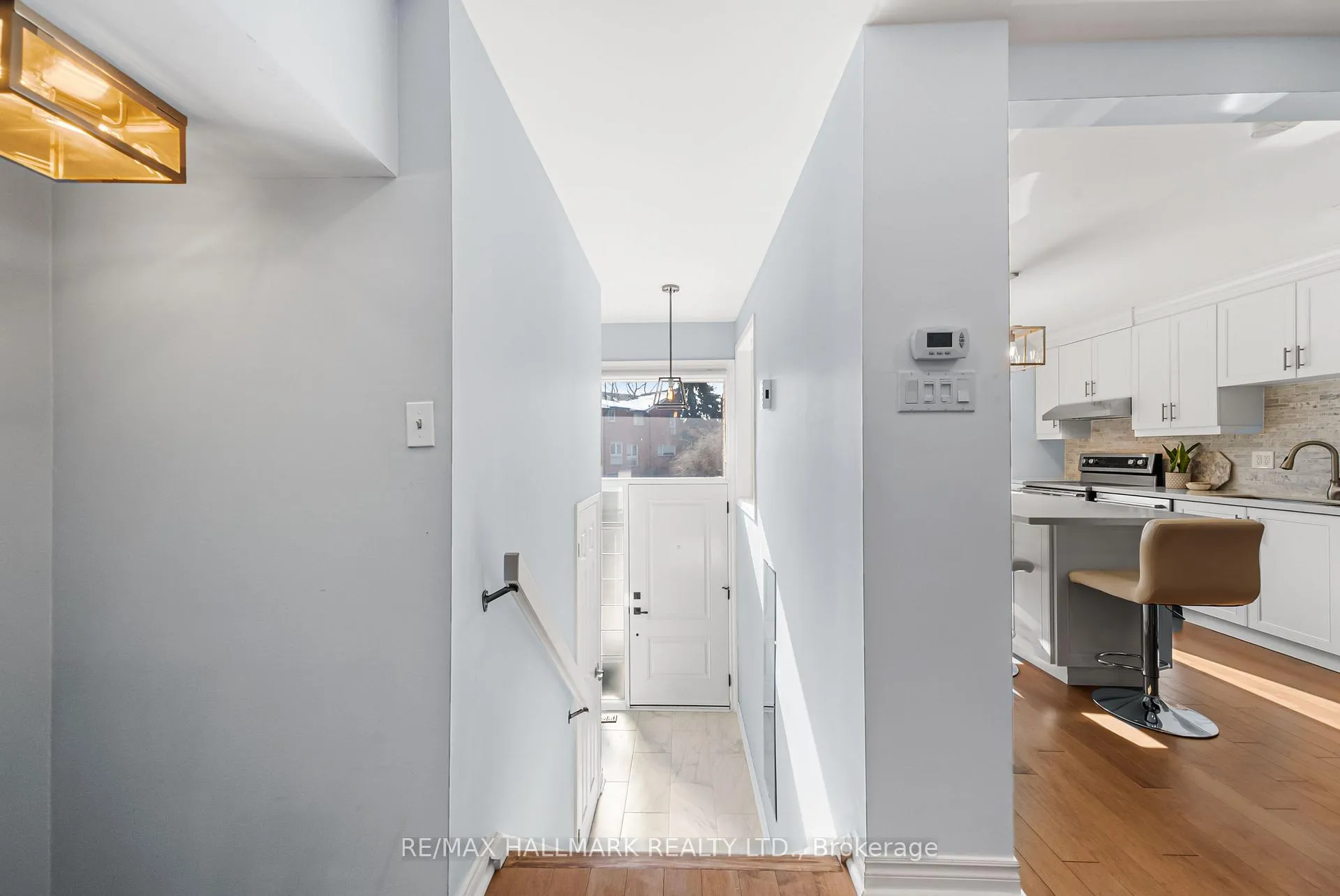 Photo 3 of 64 Sylvan Valley Way, Toronto, Bedford Park-Nortown — HOMEH