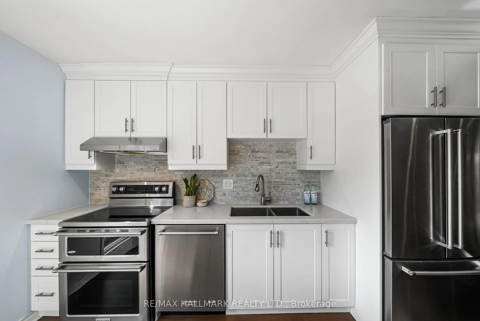Photo 12 of 64 Sylvan Valley Way, Toronto, Bedford Park-Nortown — HOMEH