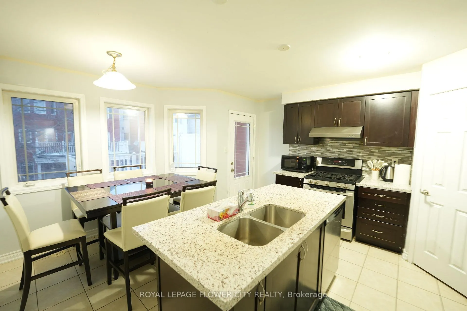 Photo 2 of Unit 8, 50 Hillcrest Avenue, Brampton, Queen Street Corridor — HOMEH