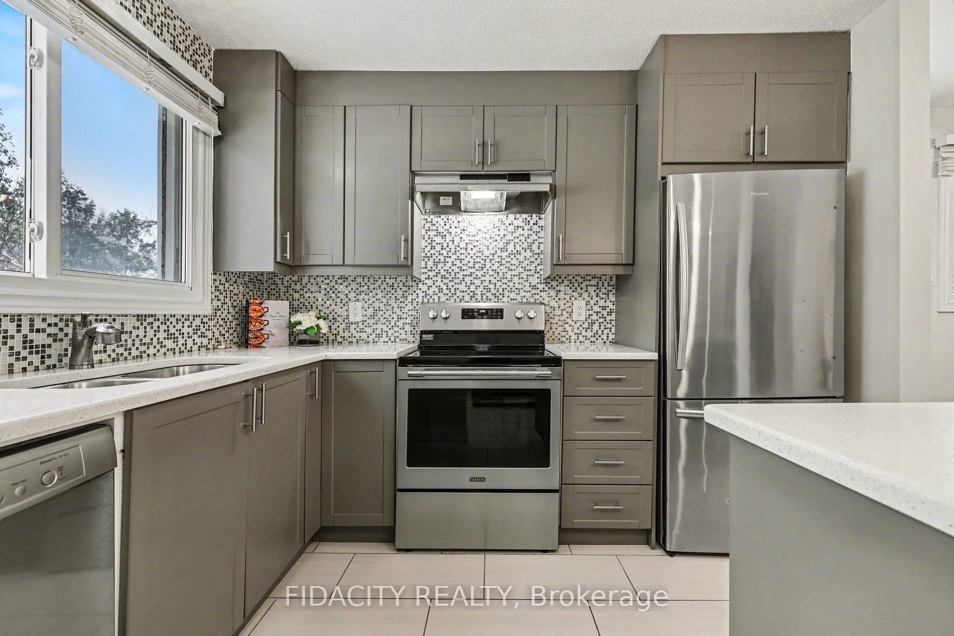 Photo 12 of 53 Morton Drive, Ottawa, Kanata - Glencairn/Hazeldean — HOMEH