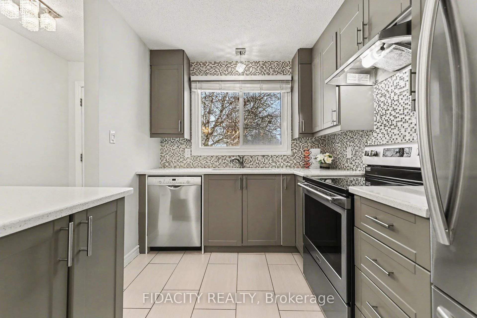 Photo 13 of 53 Morton Drive, Ottawa, Kanata - Glencairn/Hazeldean — HOMEH