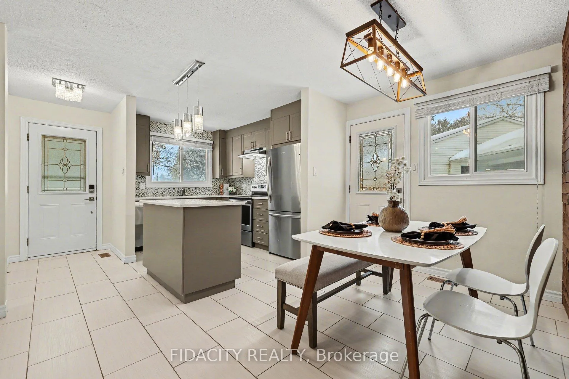 Photo 14 of 53 Morton Drive, Ottawa, Kanata - Glencairn/Hazeldean — HOMEH