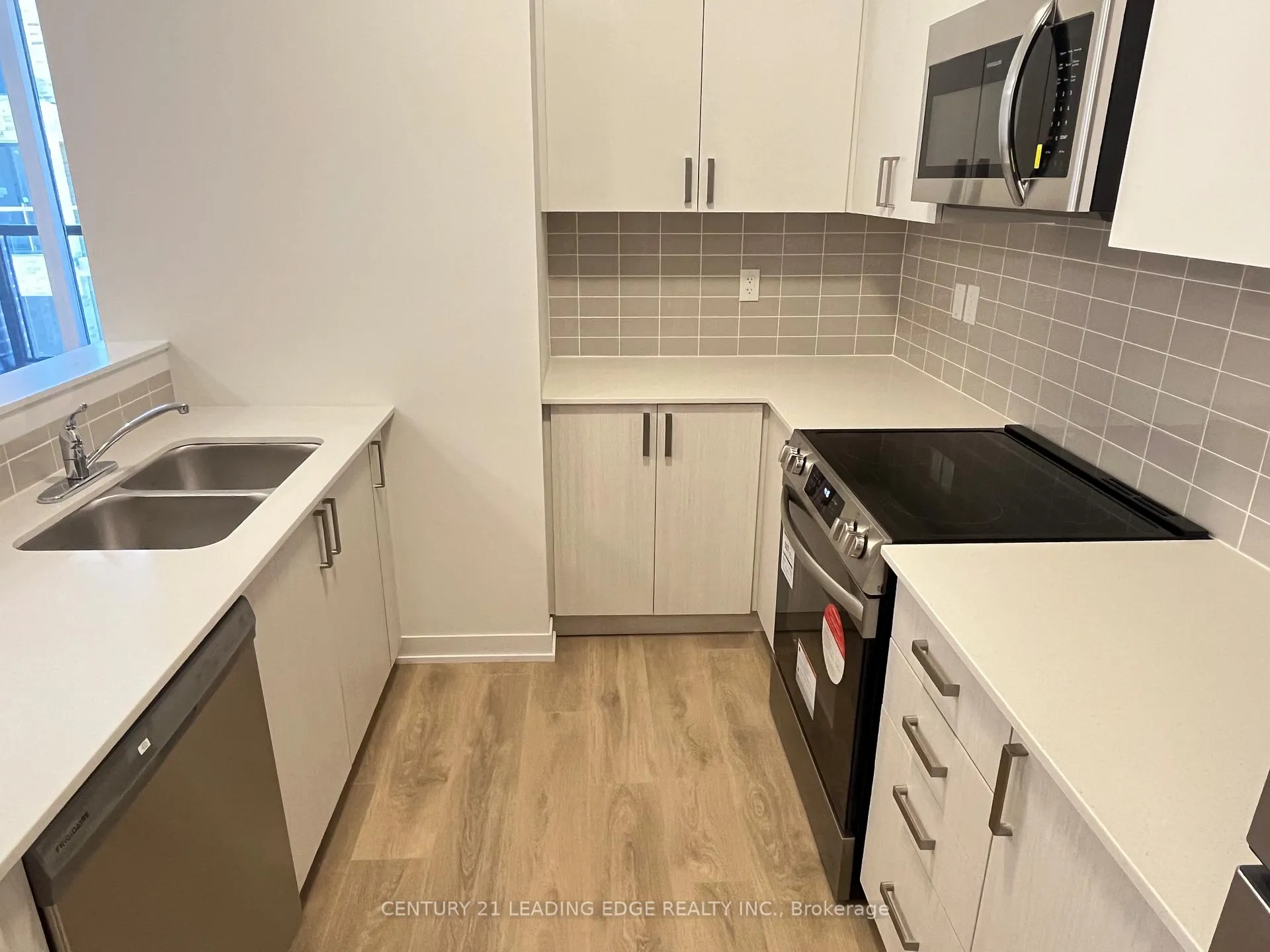 Photo 6 of Unit 1305, 1865 Pickering Parkway, Pickering, Village East — HOMEH
