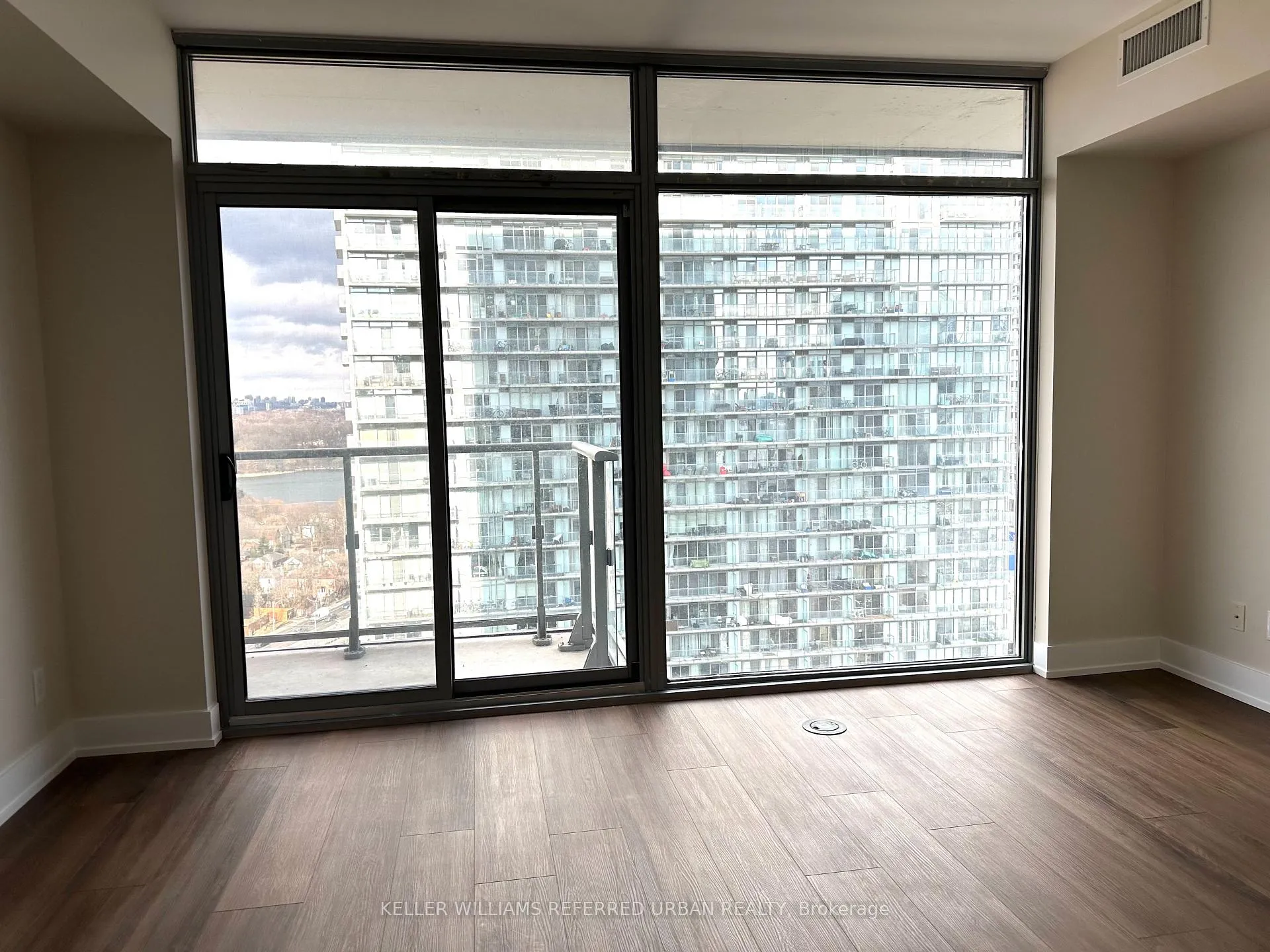 Photo 4 of Unit 1913, 105 The Queensway, Toronto, High Park-Swansea — HOMEH