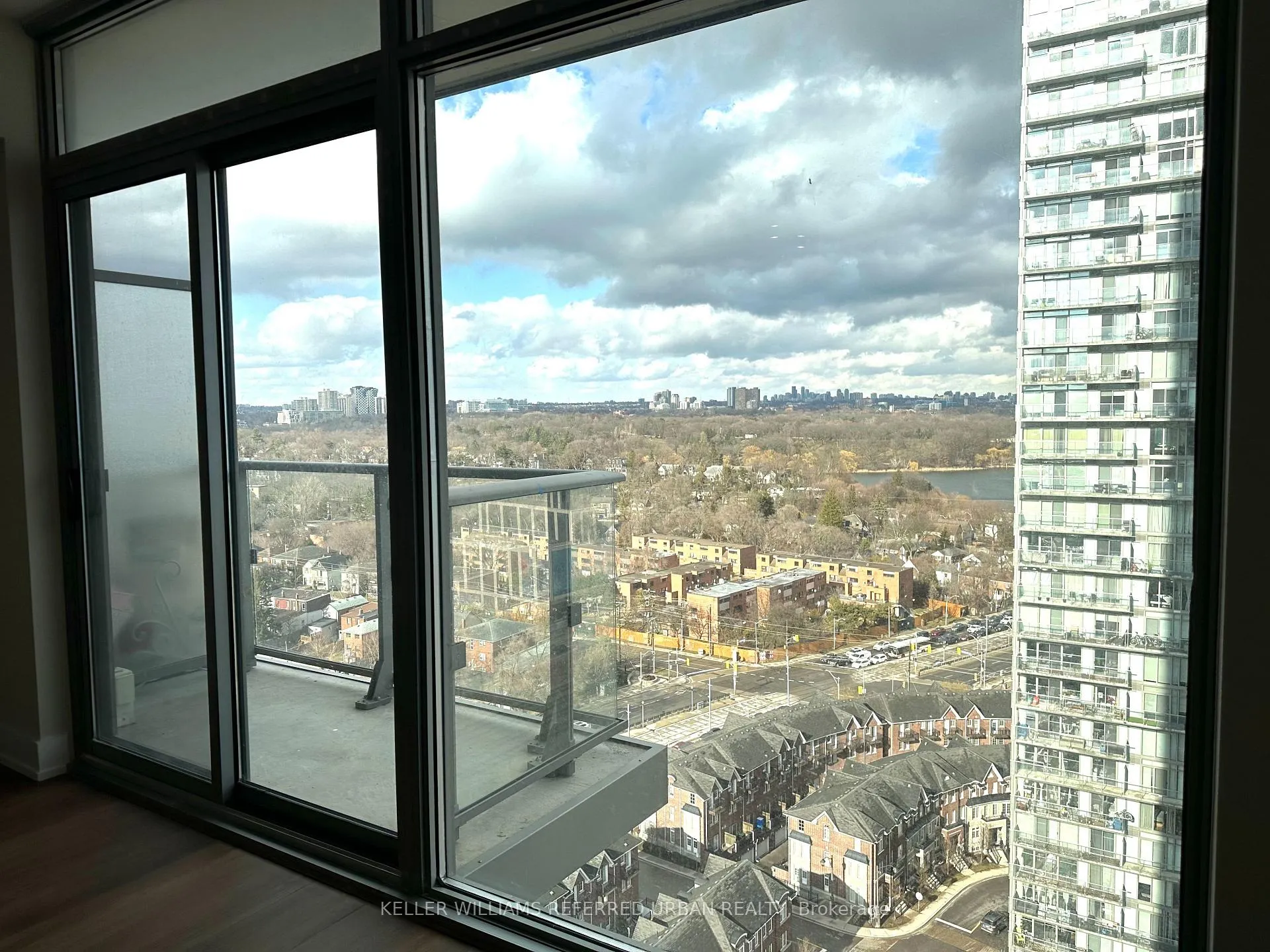 Photo 6 of Unit 1913, 105 The Queensway, Toronto, High Park-Swansea — HOMEH