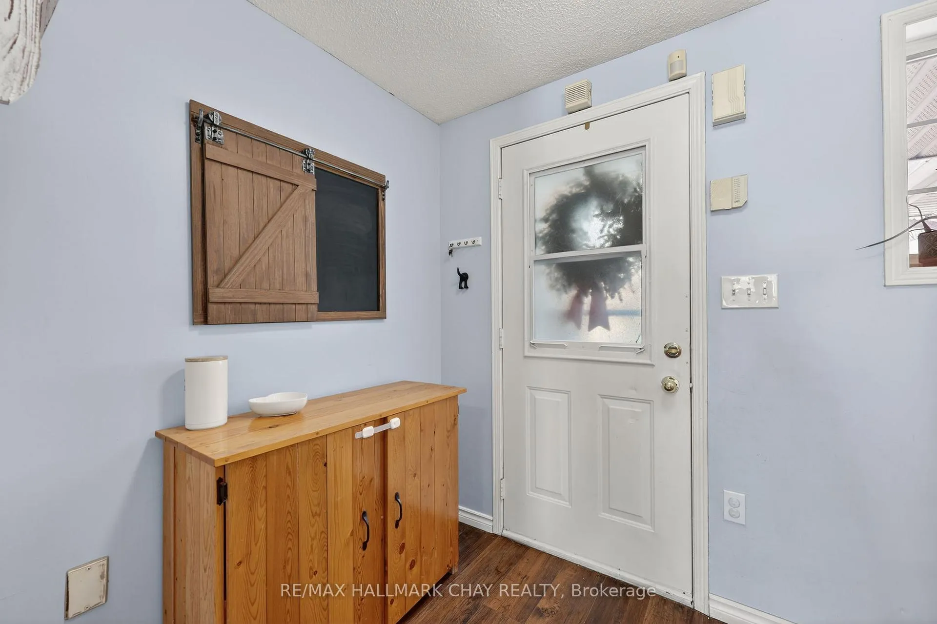 Photo 3 of 8 Lee Crescent, Barrie, Holly — HOMEH