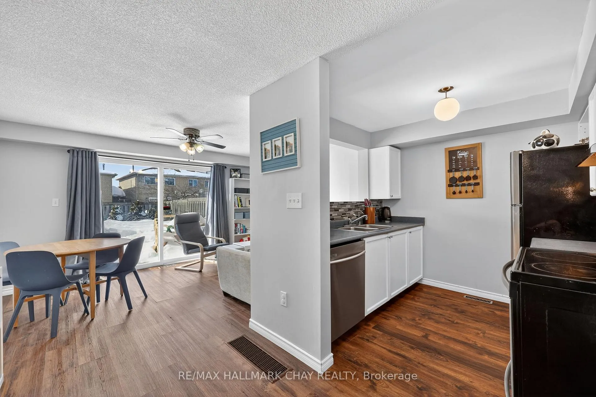 Photo 4 of 8 Lee Crescent, Barrie, Holly — HOMEH