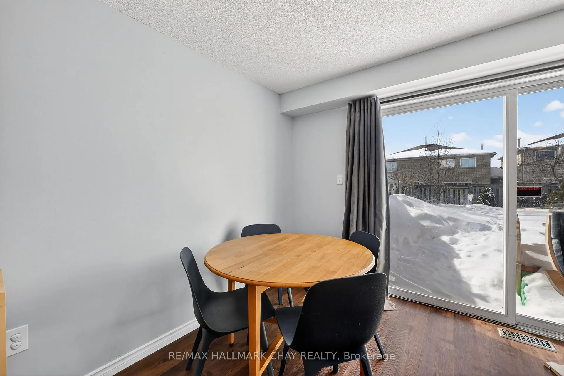Photo 7 of 8 Lee Crescent, Barrie, Holly — HOMEH