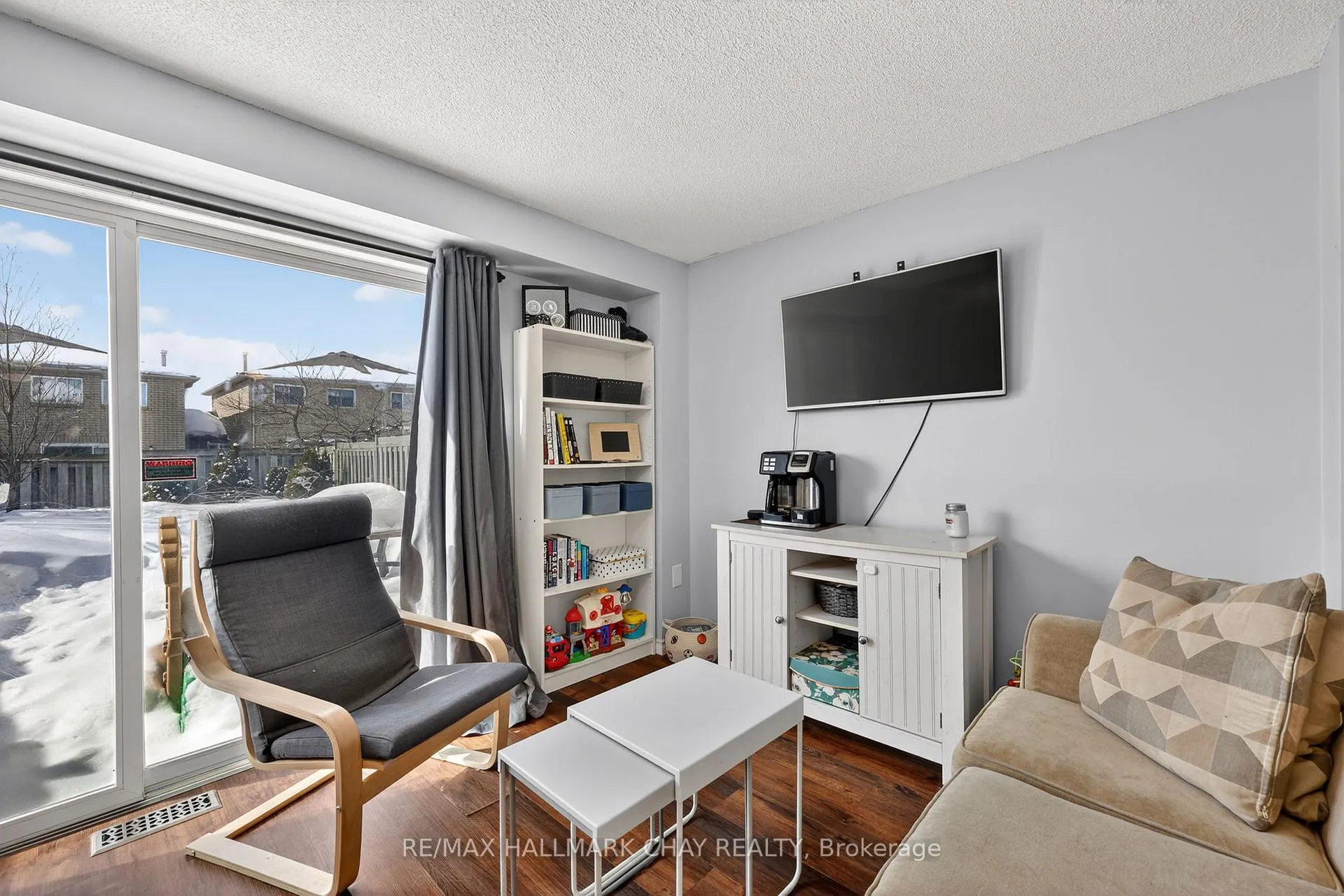 Photo 9 of 8 Lee Crescent, Barrie, Holly — HOMEH