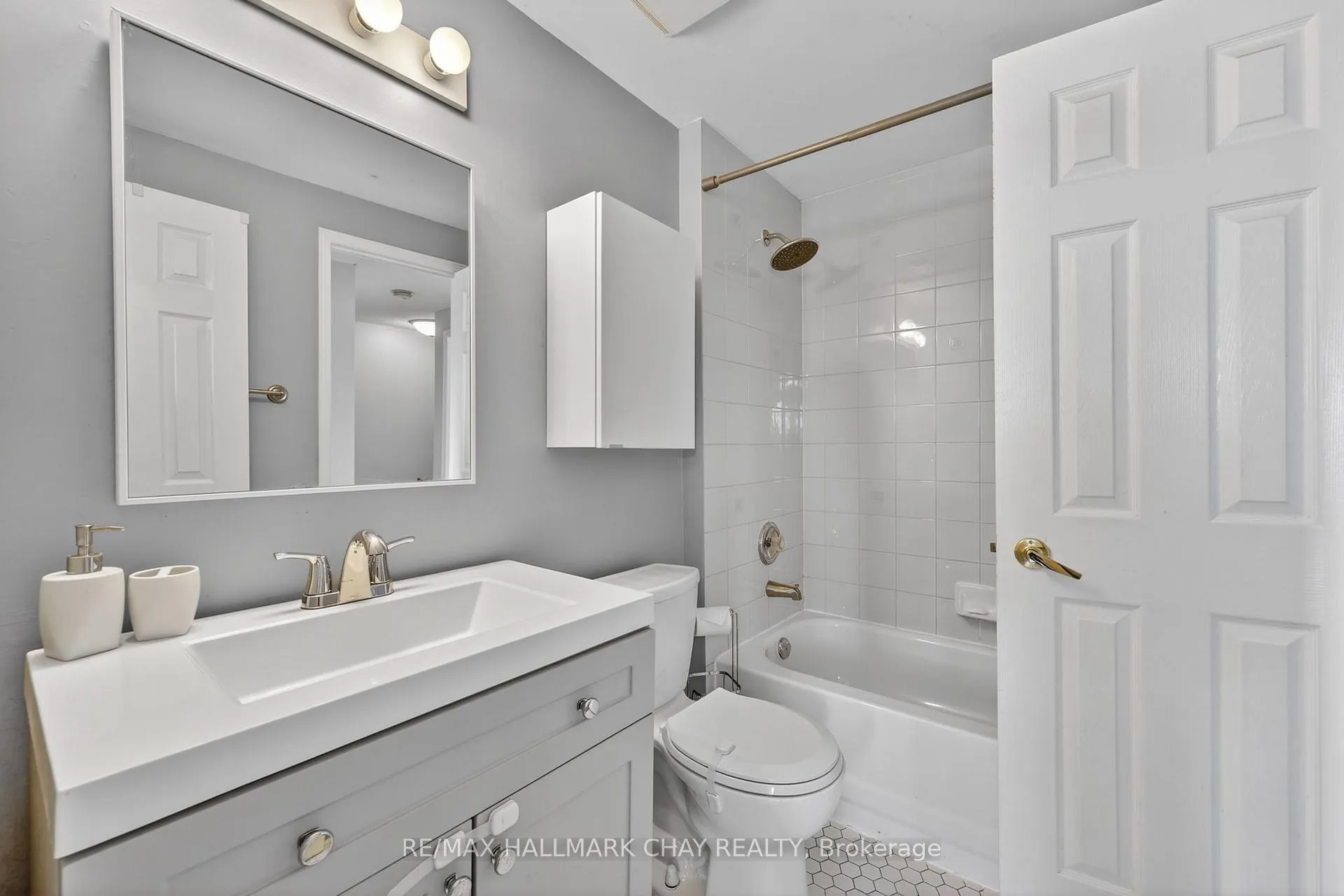 Photo 13 of 8 Lee Crescent, Barrie, Holly — HOMEH