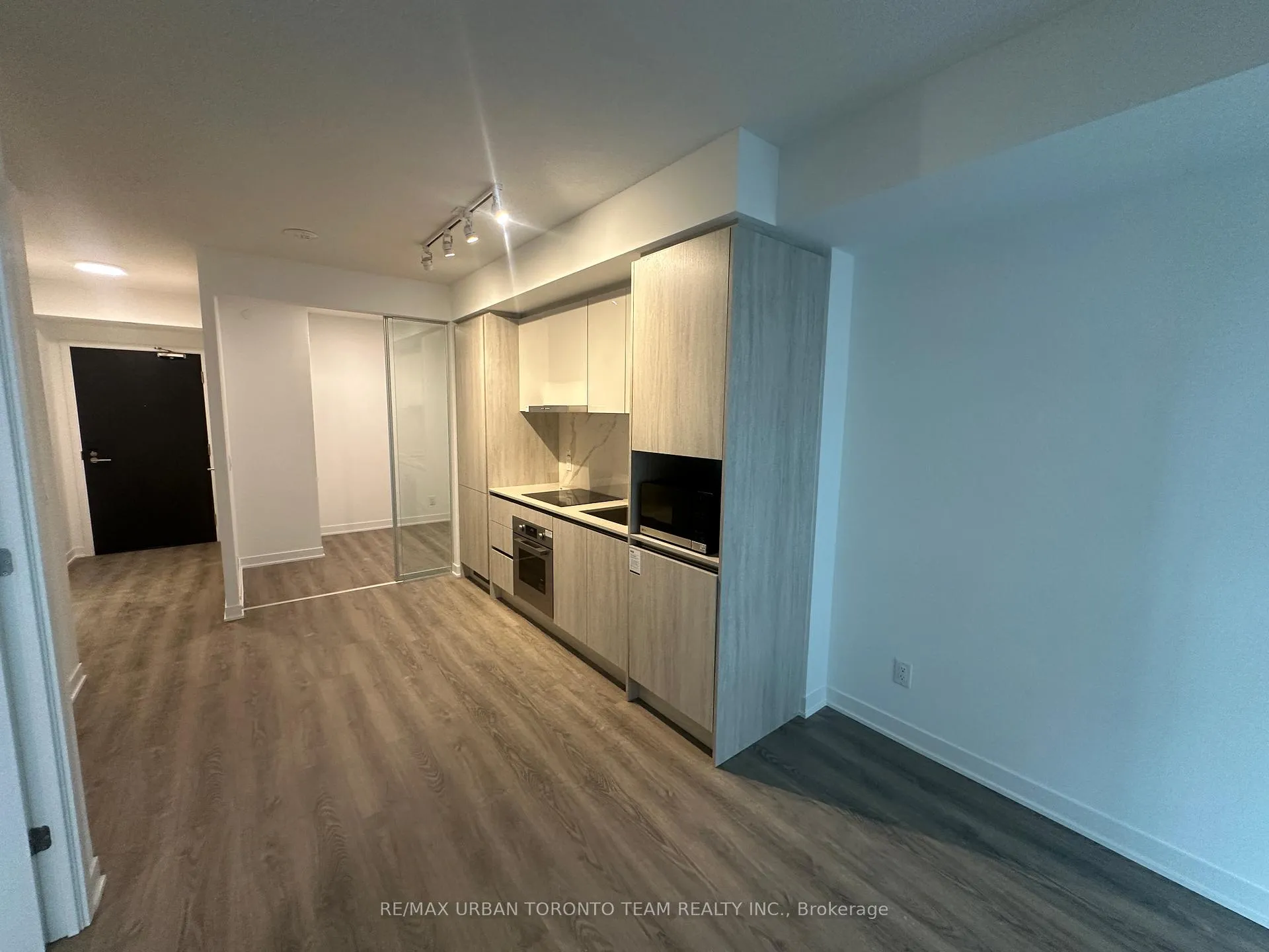 Photo 3 of Unit 609, 180 Front Street E, Toronto, Moss Park — HOMEH