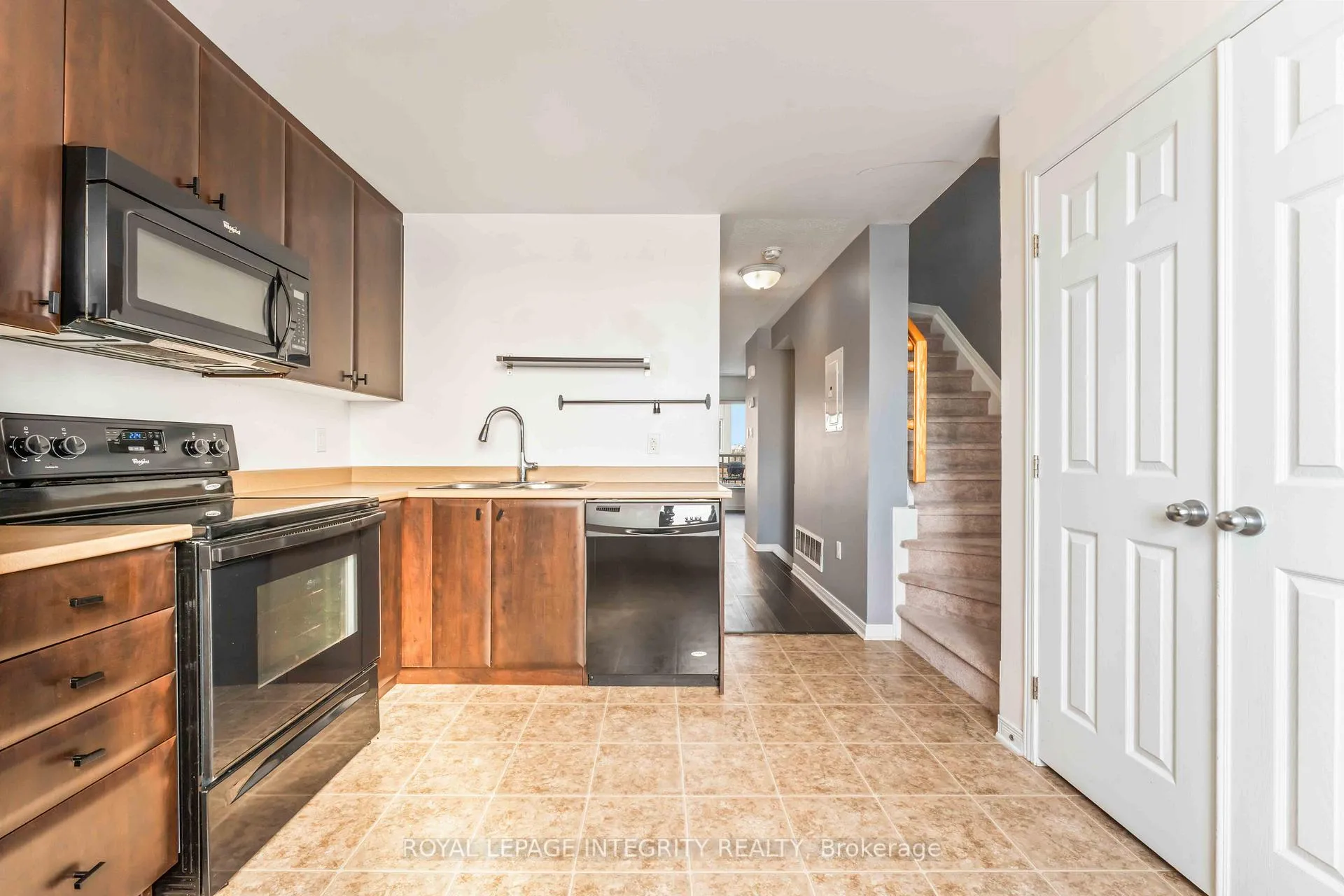 Photo 15 of 230 Shanly Private, Ottawa, Barrhaven - Stonebridge — HOMEH