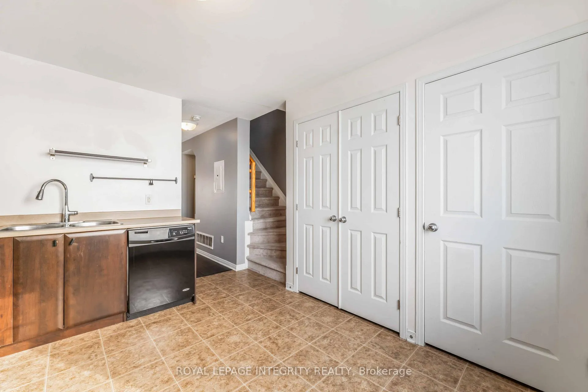 Photo 16 of 230 Shanly Private, Ottawa, Barrhaven - Stonebridge — HOMEH