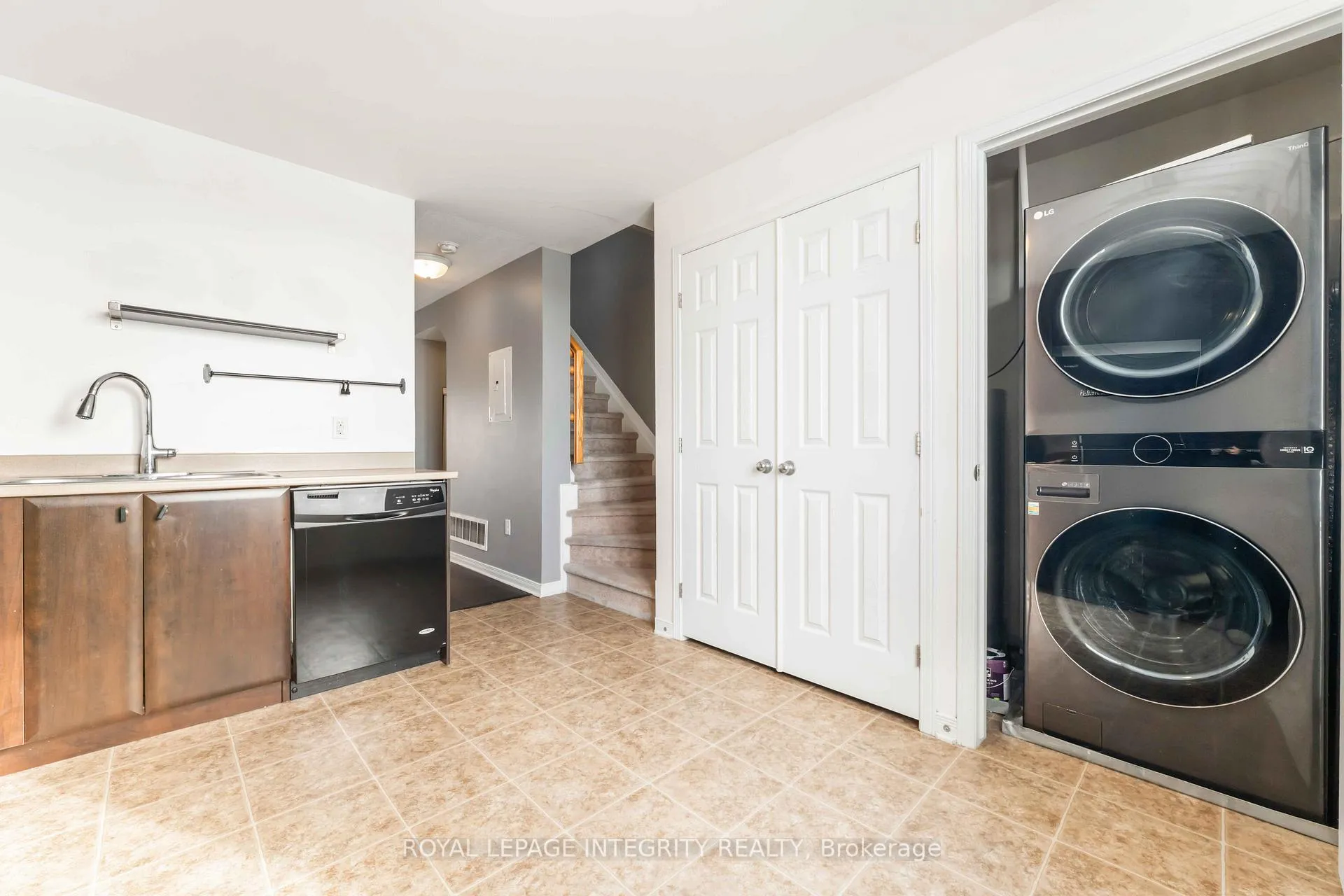 Photo 17 of 230 Shanly Private, Ottawa, Barrhaven - Stonebridge — HOMEH