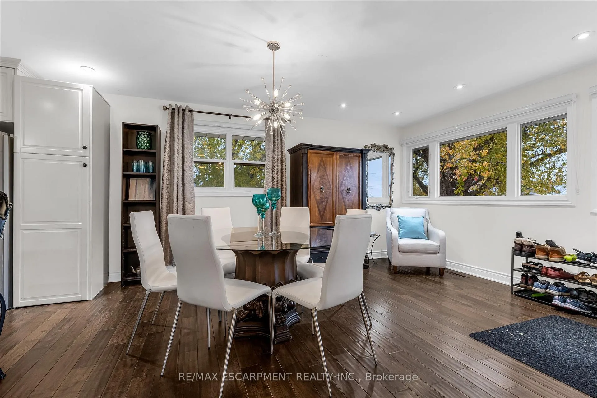 Photo 1 of 21 Lakeside Drive, Grimsby, Grimsby Beach — HOMEH