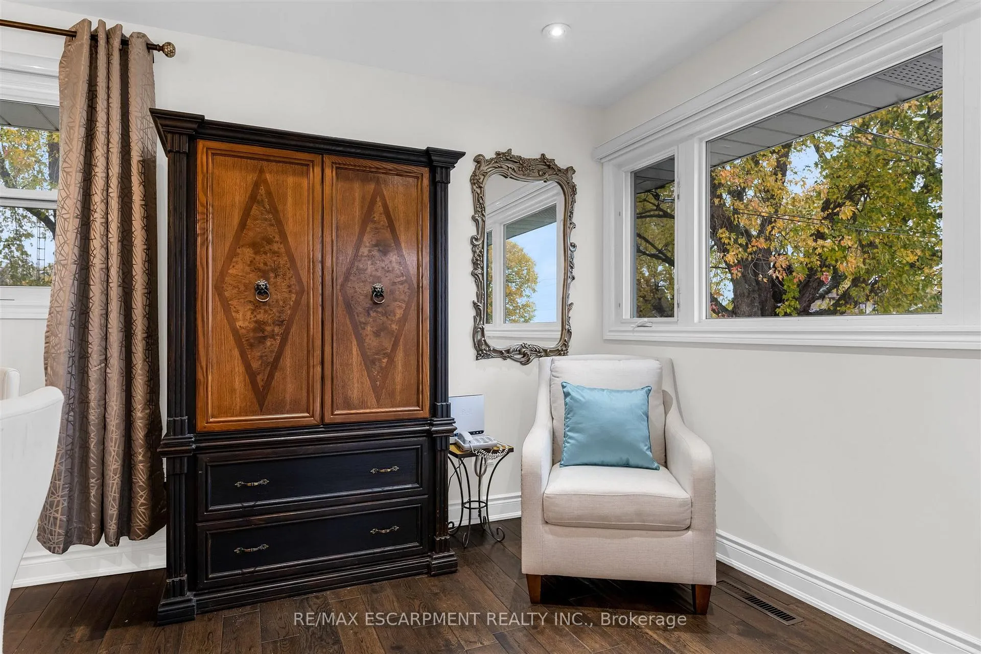 Photo 6 of 21 Lakeside Drive, Grimsby, Grimsby Beach — HOMEH