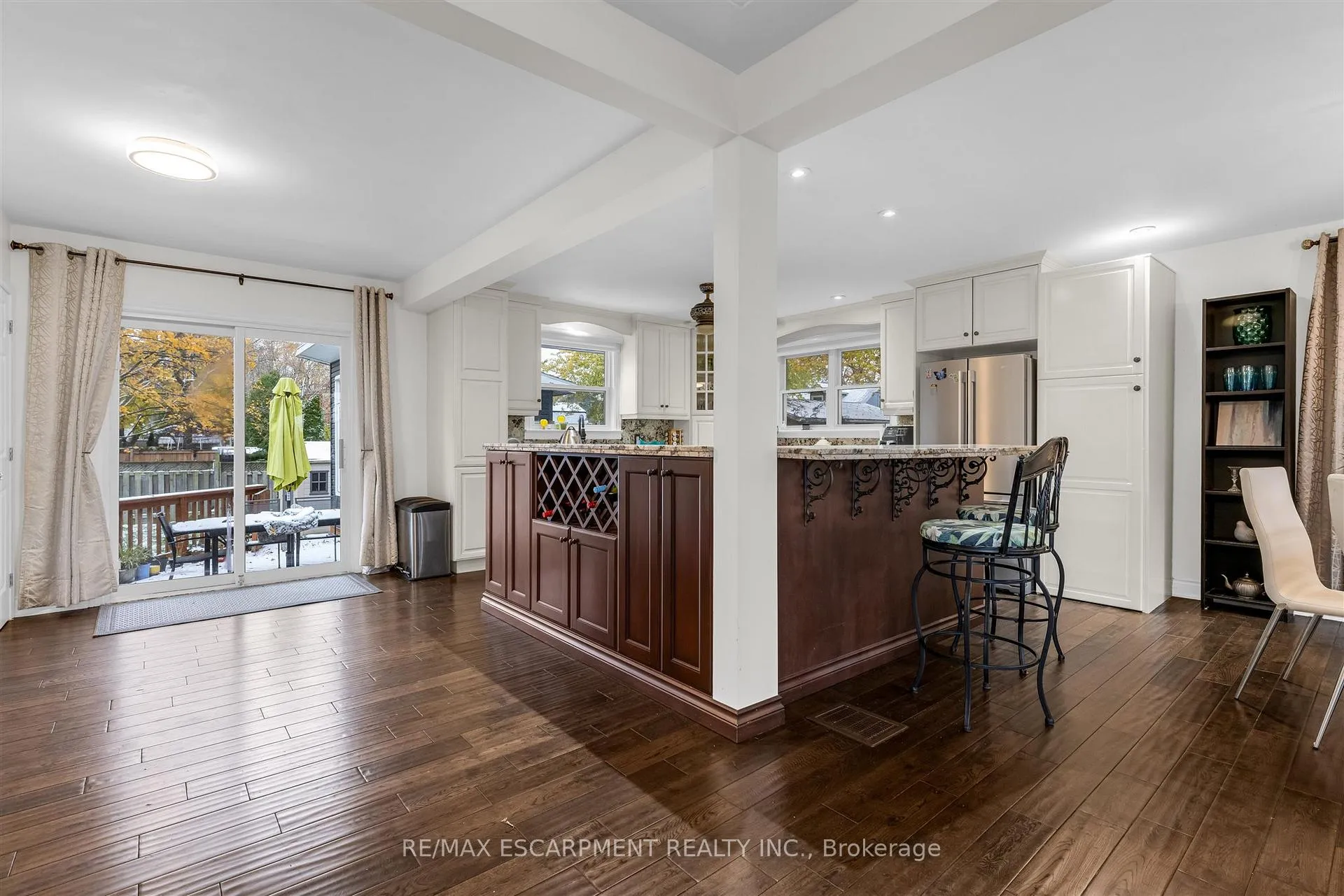 Photo 11 of 21 Lakeside Drive, Grimsby, Grimsby Beach — HOMEH