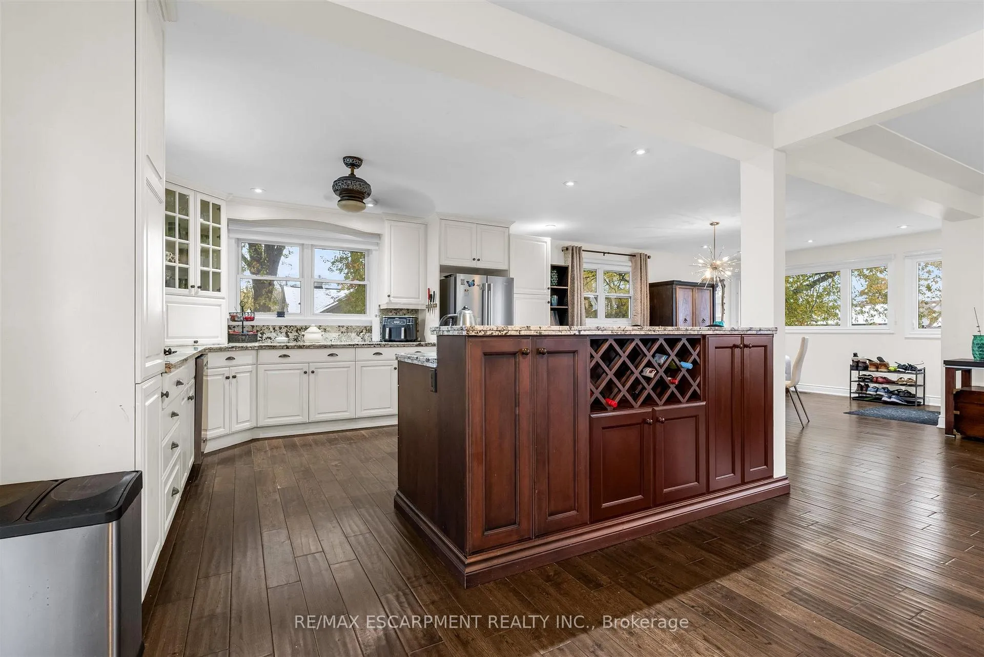 Photo 12 of 21 Lakeside Drive, Grimsby, Grimsby Beach — HOMEH