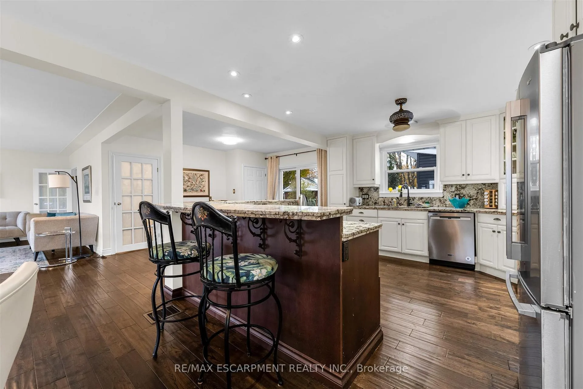 Photo 13 of 21 Lakeside Drive, Grimsby, Grimsby Beach — HOMEH