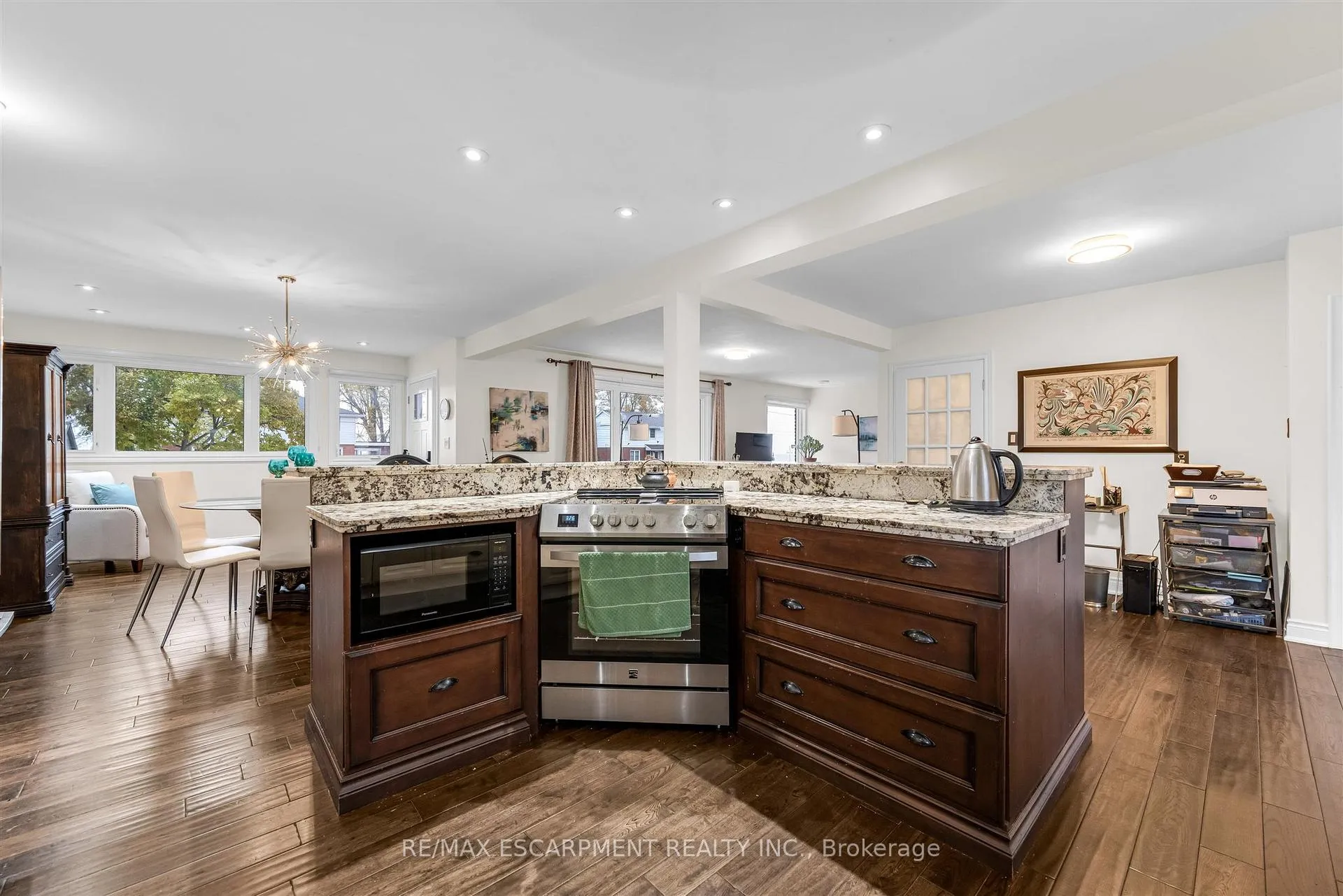 Photo 14 of 21 Lakeside Drive, Grimsby, Grimsby Beach — HOMEH