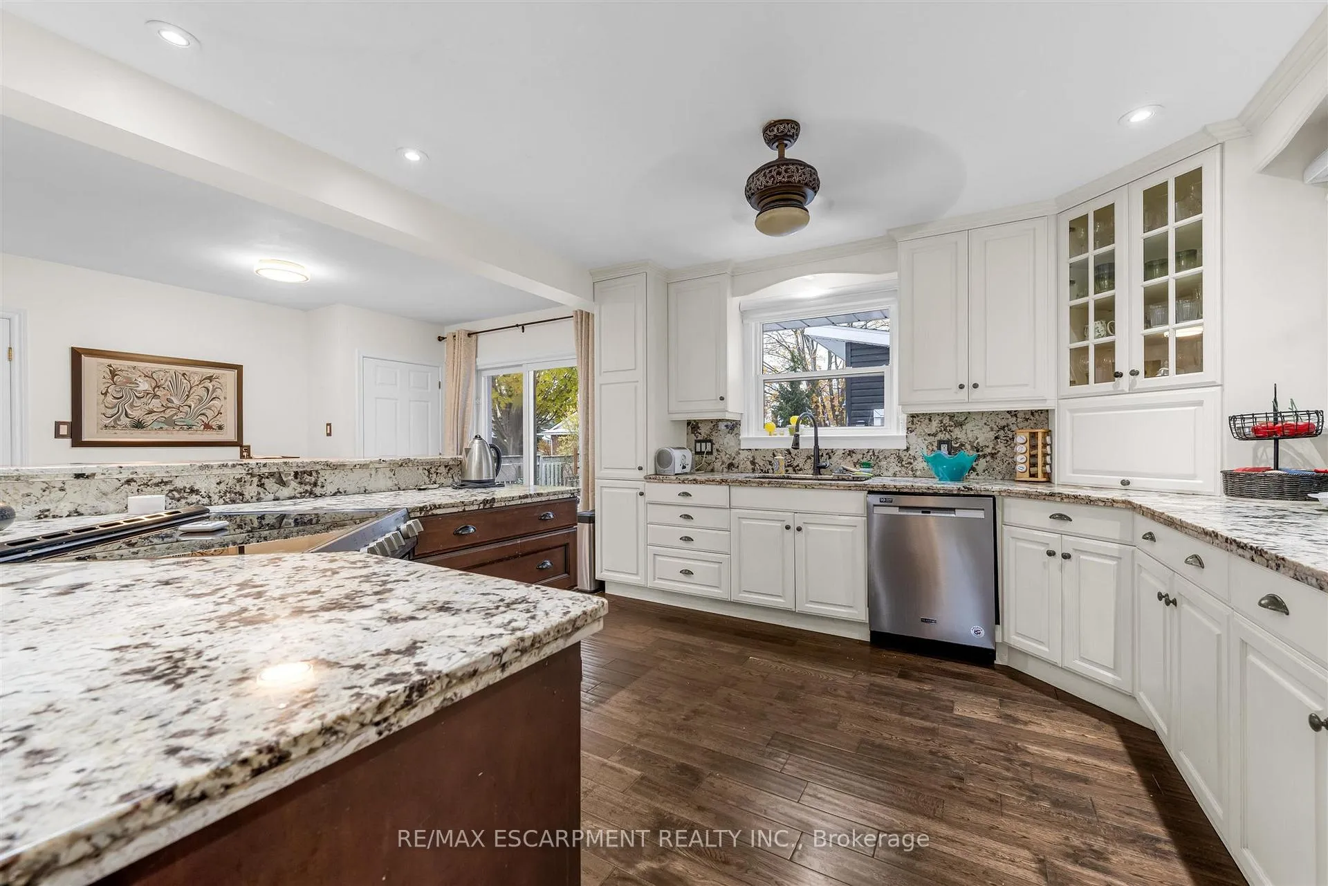 Photo 15 of 21 Lakeside Drive, Grimsby, Grimsby Beach — HOMEH