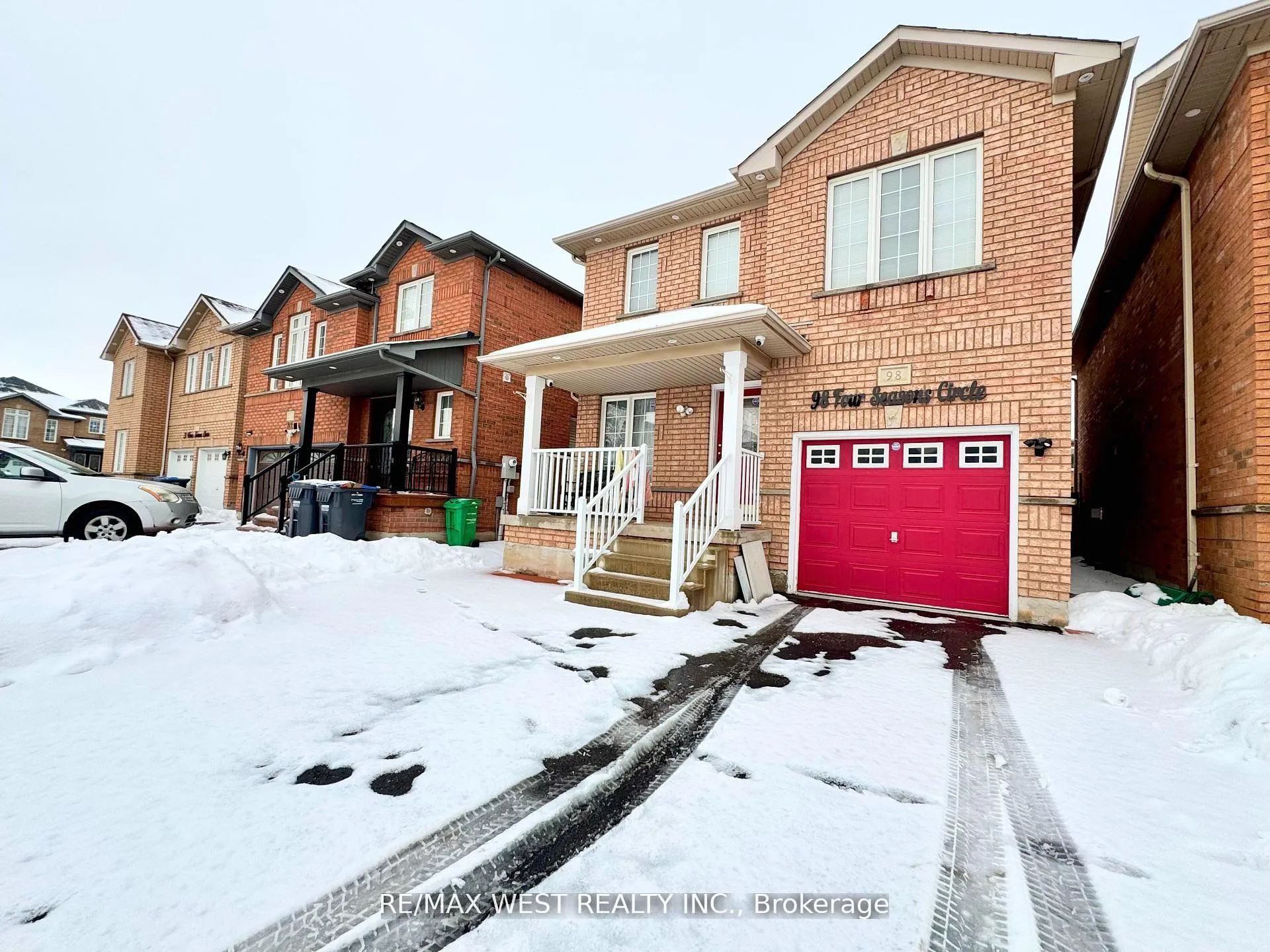 Photo 2 of 98 Four Seasons Circle, Brampton, Fletcher's Meadow — HOMEH