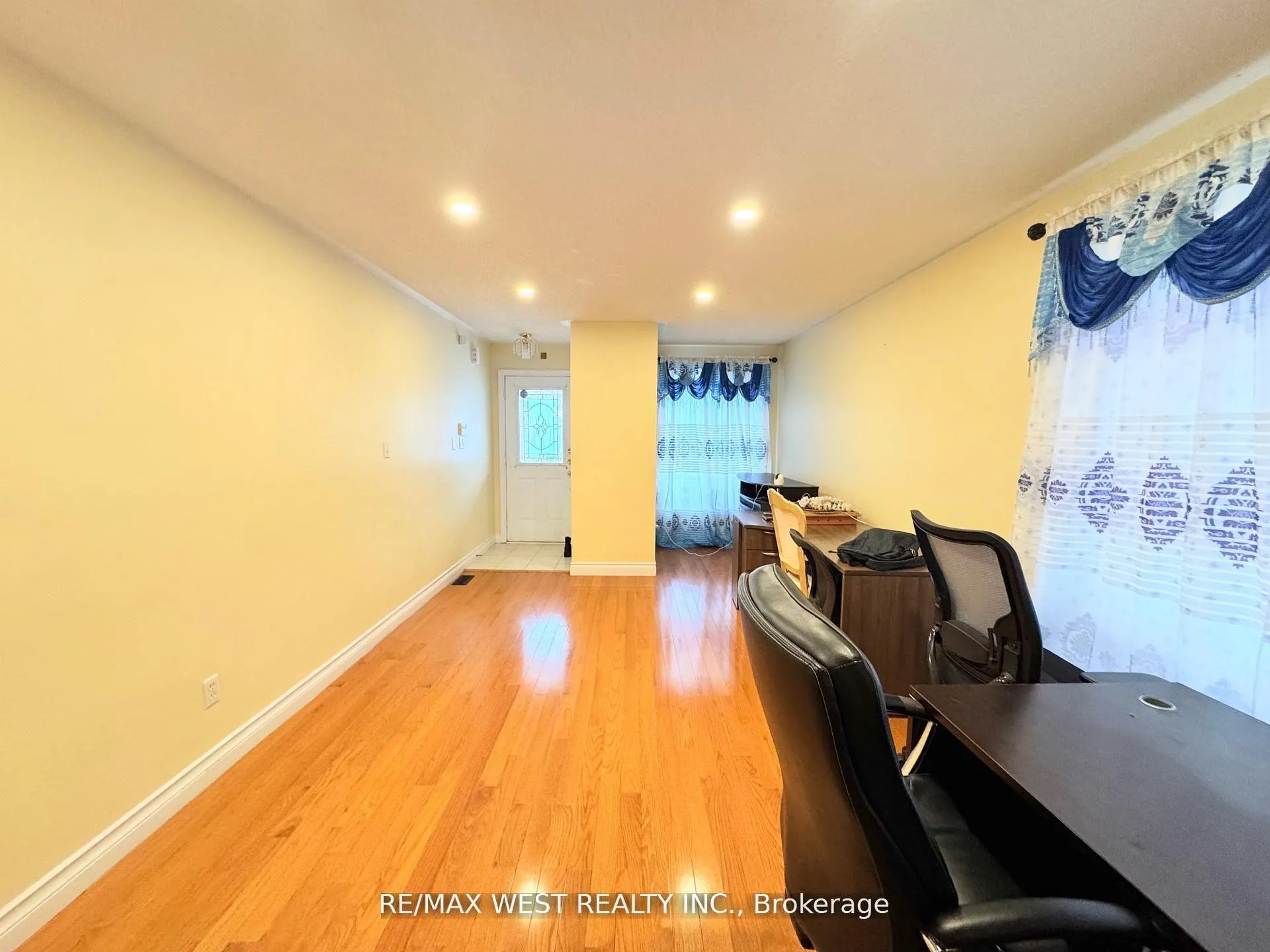 Photo 6 of 98 Four Seasons Circle, Brampton, Fletcher's Meadow — HOMEH