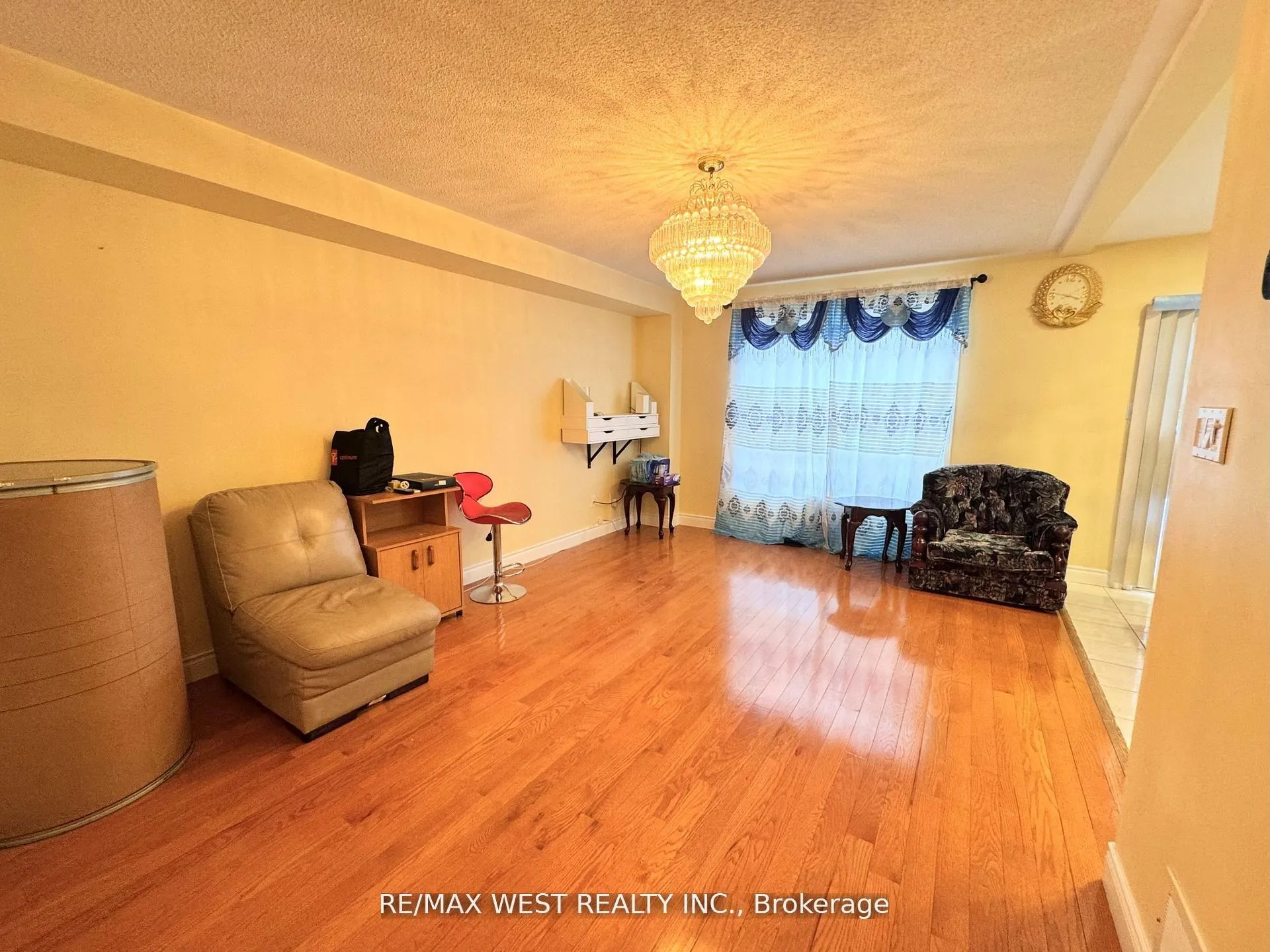 Photo 8 of 98 Four Seasons Circle, Brampton, Fletcher's Meadow — HOMEH