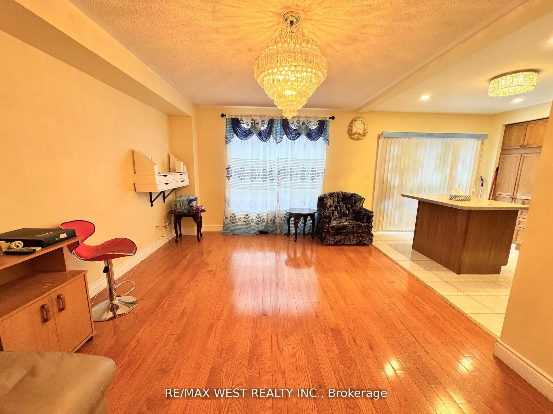 Photo 9 of 98 Four Seasons Circle, Brampton, Fletcher's Meadow — HOMEH