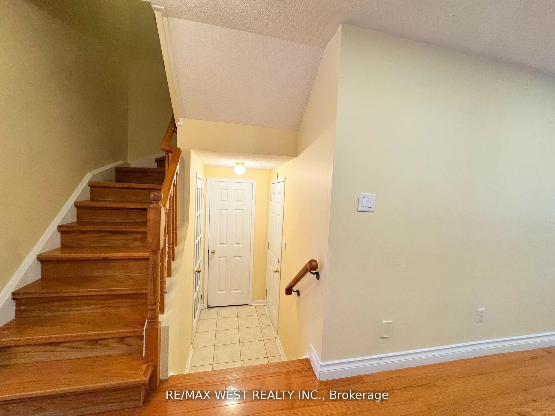 Photo 18 of 98 Four Seasons Circle, Brampton, Fletcher's Meadow — HOMEH