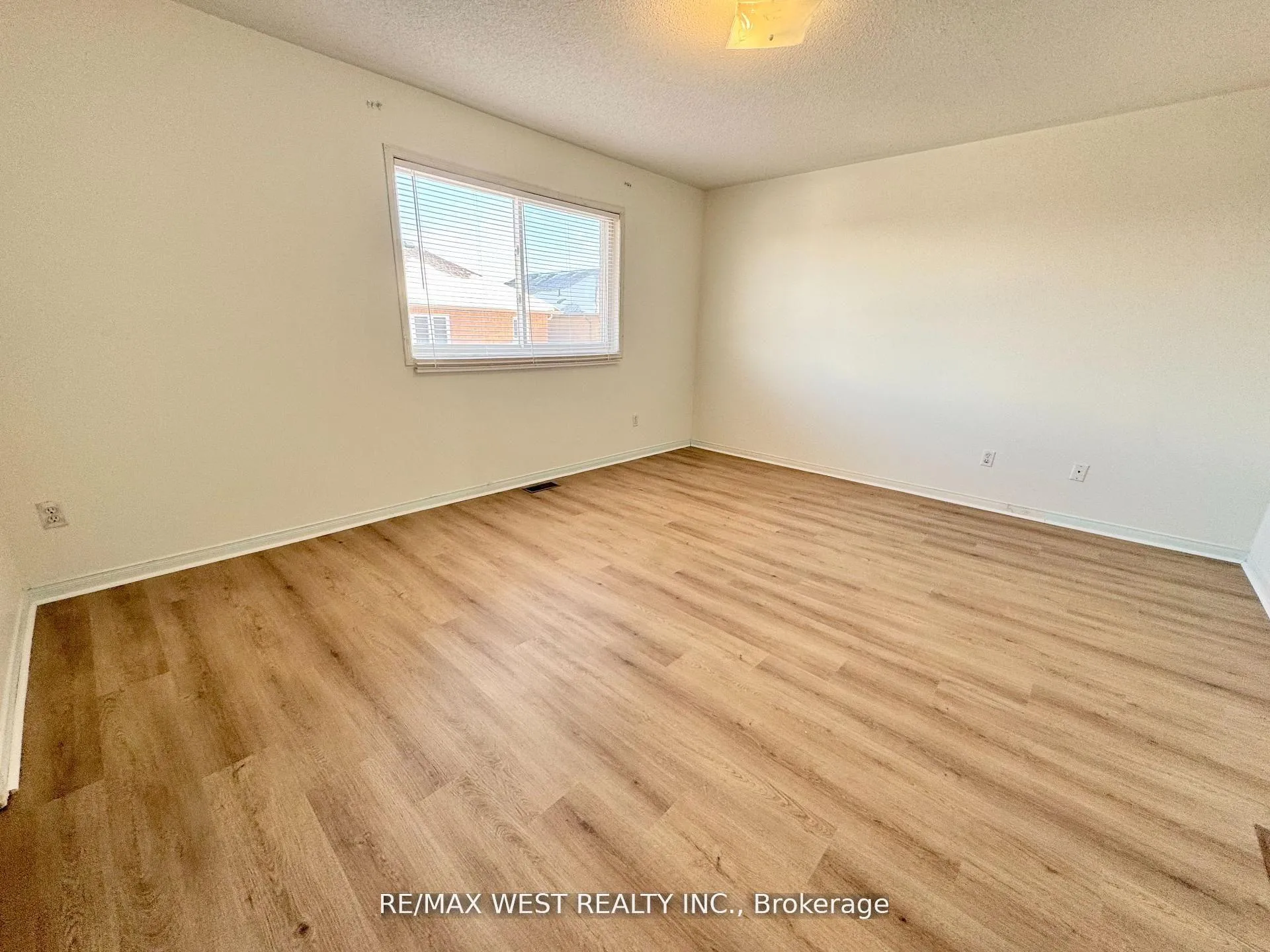 Photo 20 of 98 Four Seasons Circle, Brampton, Fletcher's Meadow — HOMEH