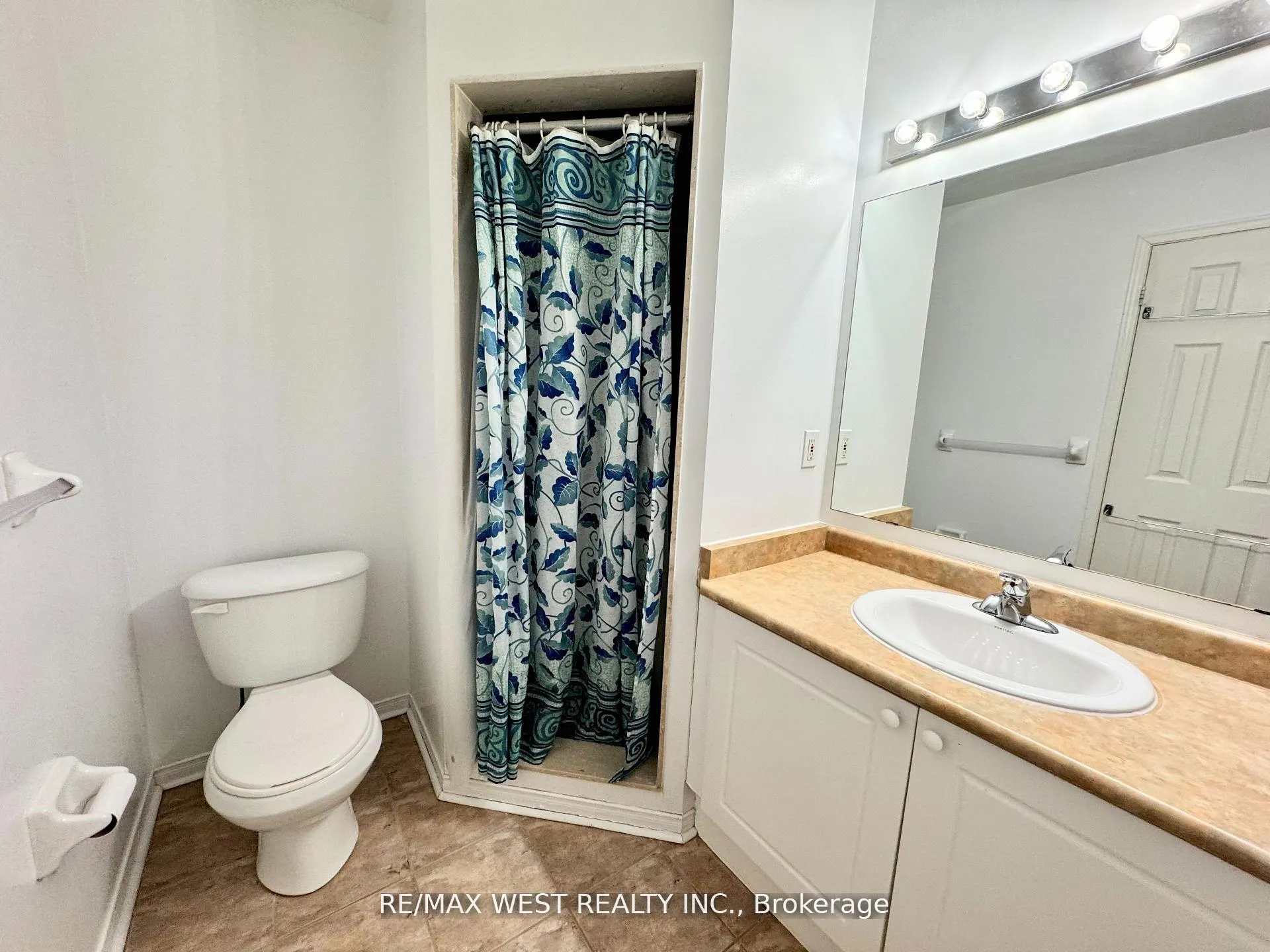 Photo 24 of 98 Four Seasons Circle, Brampton, Fletcher's Meadow — HOMEH