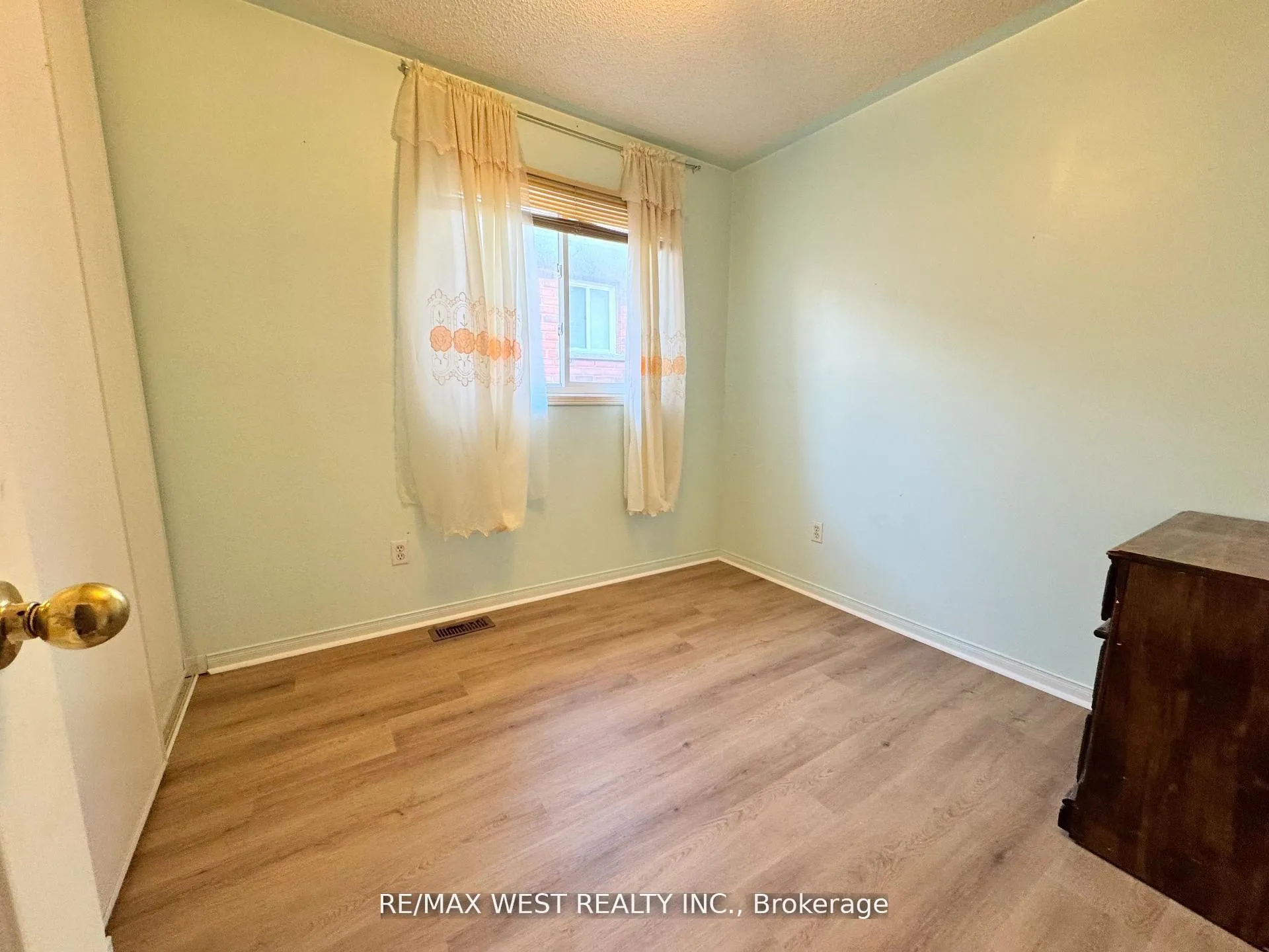 Photo 28 of 98 Four Seasons Circle, Brampton, Fletcher's Meadow — HOMEH