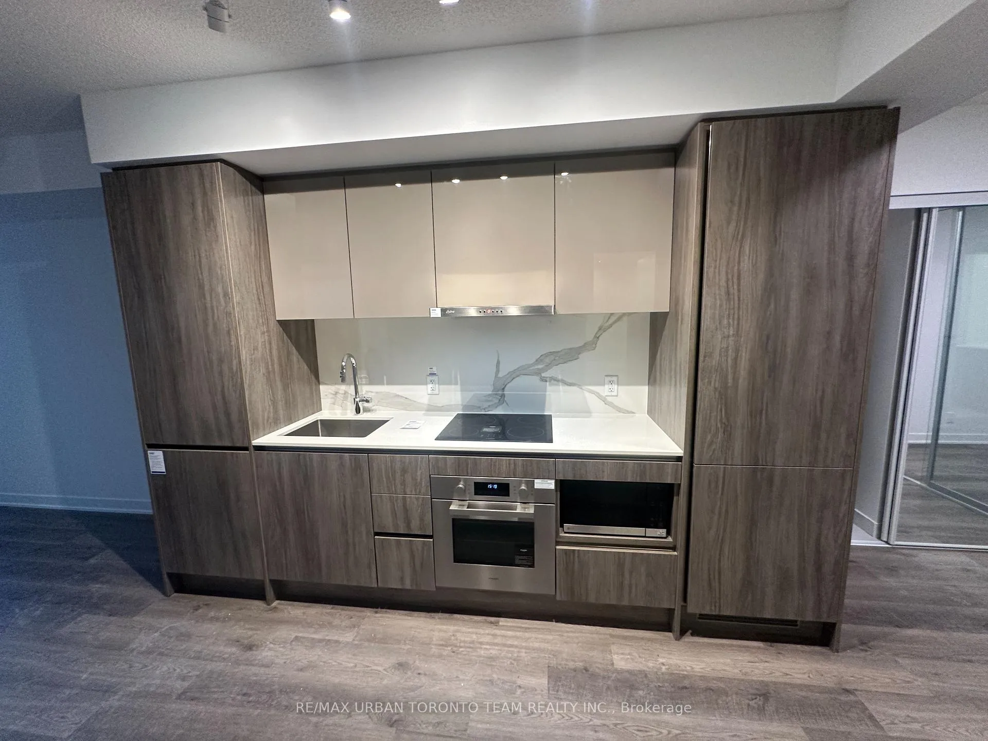 Photo 4 of Unit 702, 180 Front Street E, Toronto, Moss Park — HOMEH