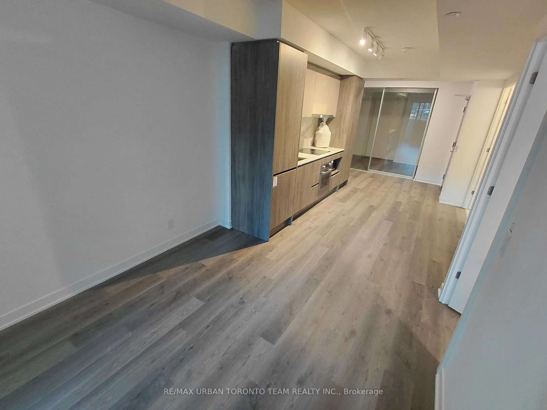 Photo 6 of Unit 702, 180 Front Street E, Toronto, Moss Park — HOMEH