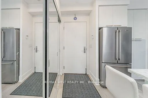 Photo 4 of Unit 1122, 70 Roehampton Avenue, Toronto, Mount Pleasant West — HOMEH