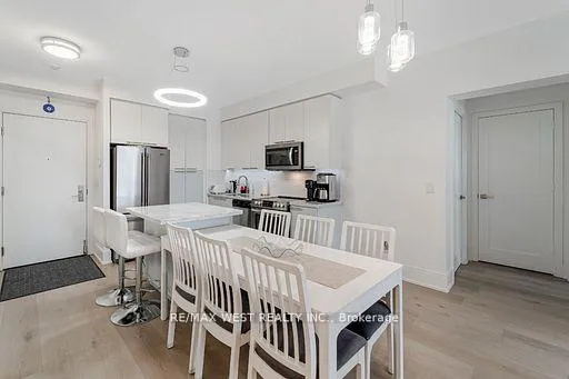 Photo 7 of Unit 1122, 70 Roehampton Avenue, Toronto, Mount Pleasant West — HOMEH