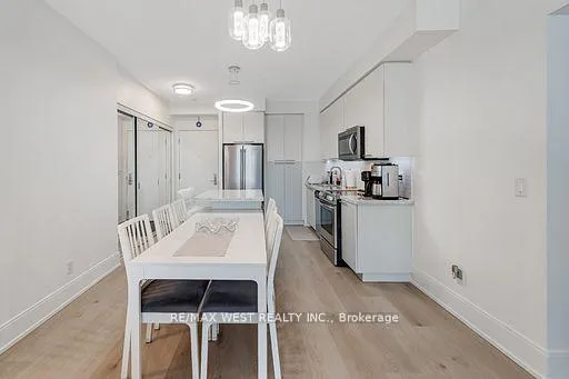 Photo 8 of Unit 1122, 70 Roehampton Avenue, Toronto, Mount Pleasant West — HOMEH