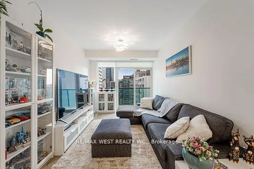 Photo 10 of Unit 1122, 70 Roehampton Avenue, Toronto, Mount Pleasant West — HOMEH