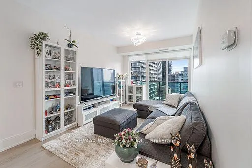 Photo 11 of Unit 1122, 70 Roehampton Avenue, Toronto, Mount Pleasant West — HOMEH