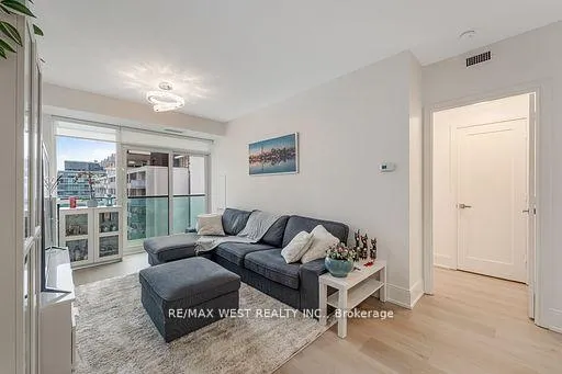 Photo 12 of Unit 1122, 70 Roehampton Avenue, Toronto, Mount Pleasant West — HOMEH