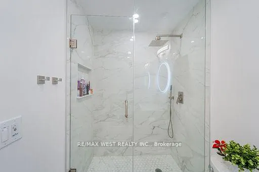 Photo 19 of Unit 1122, 70 Roehampton Avenue, Toronto, Mount Pleasant West — HOMEH