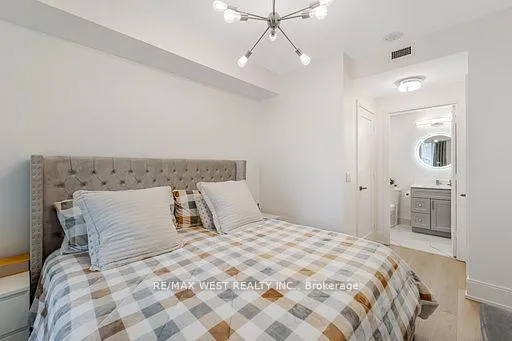Photo 24 of Unit 1122, 70 Roehampton Avenue, Toronto, Mount Pleasant West — HOMEH