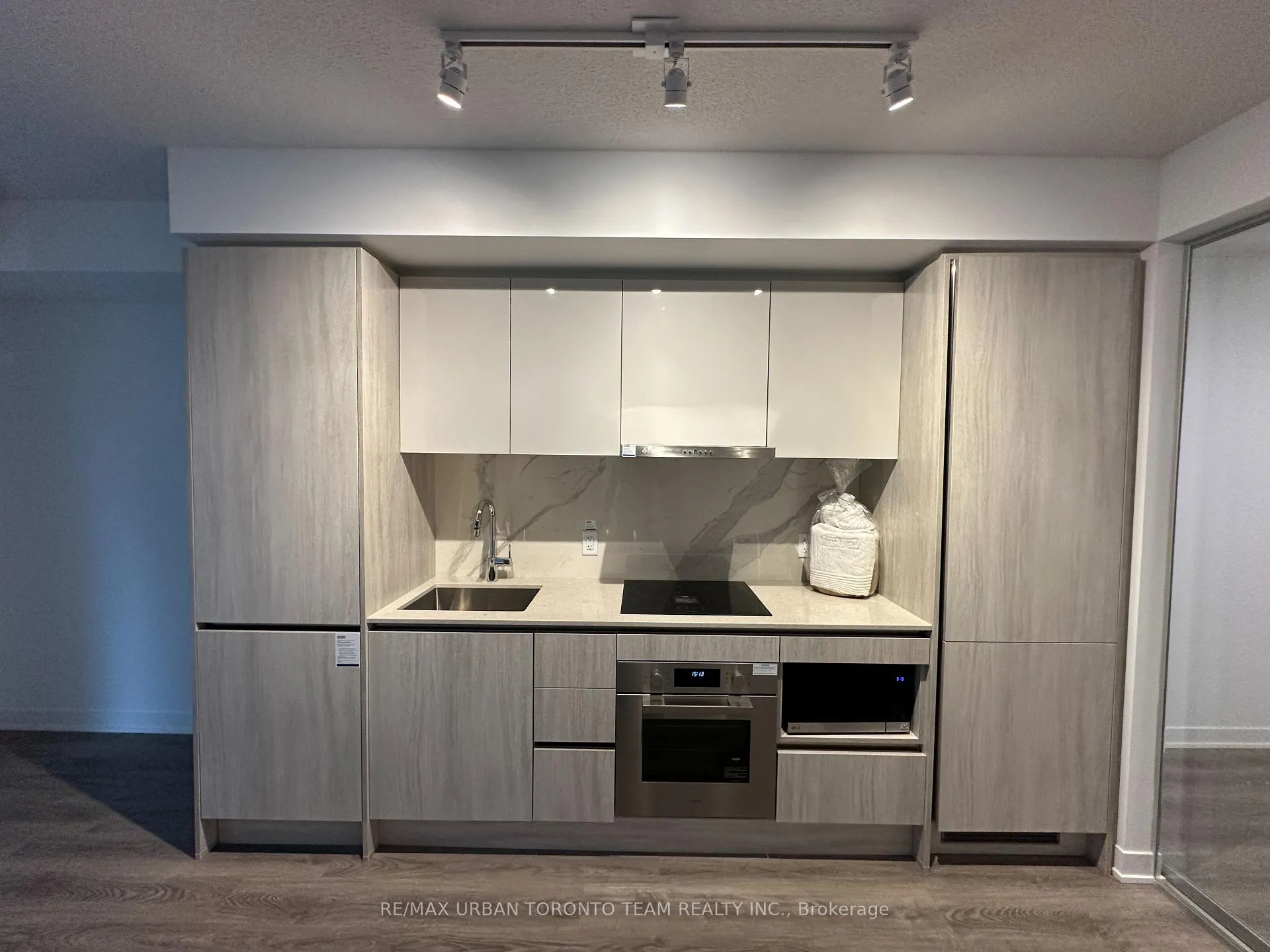 Photo 3 of Unit 608, 180 Front Street E, Toronto, Moss Park — HOMEH