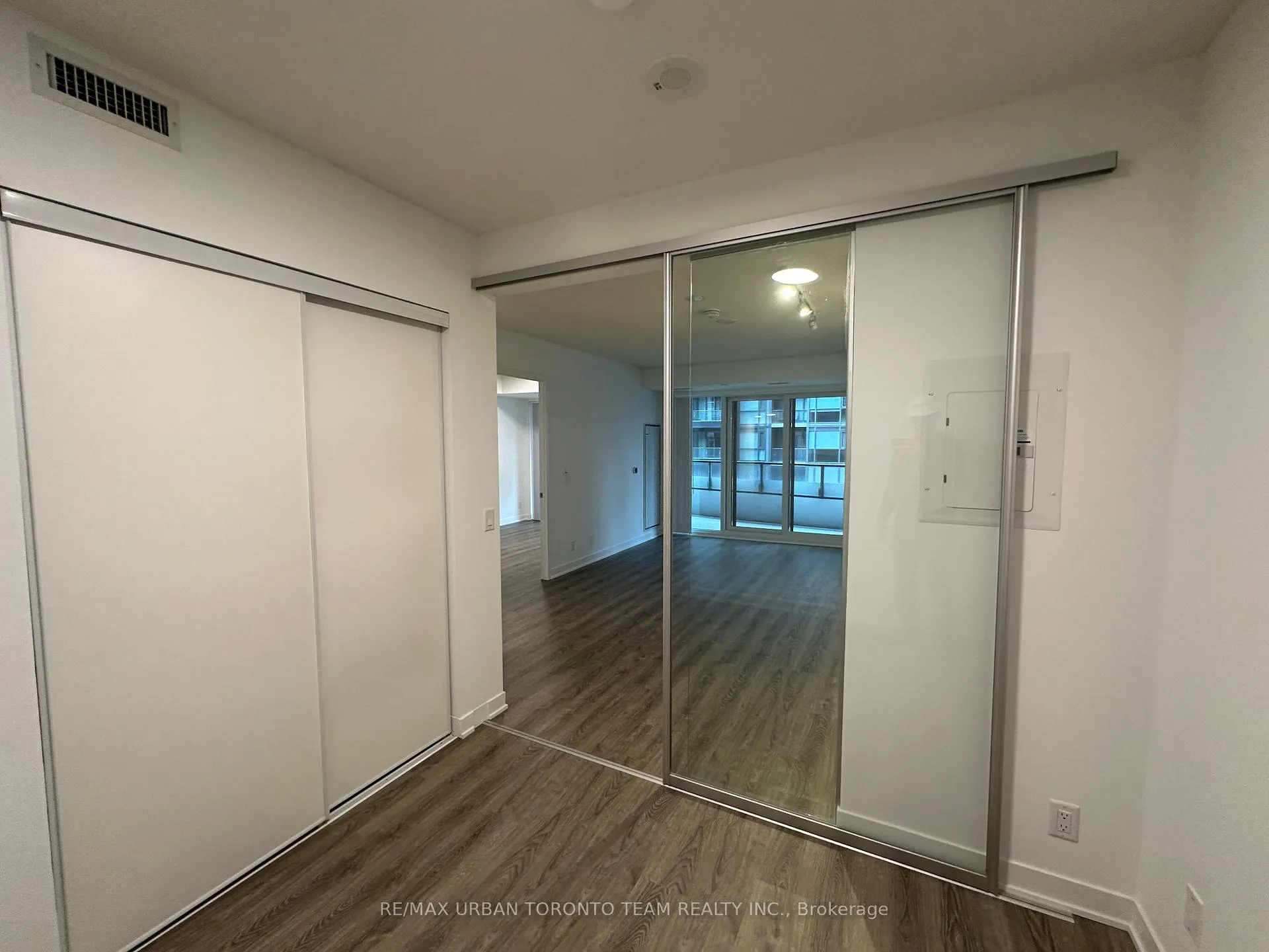 Photo 5 of Unit 608, 180 Front Street E, Toronto, Moss Park — HOMEH