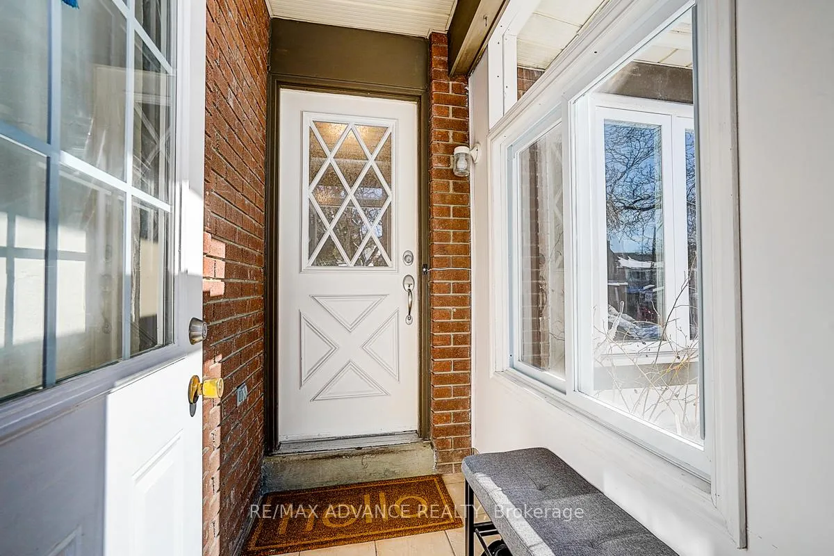 Photo 3 of 25 West Borough Street, Markham, Aileen-Willowbrook — HOMEH