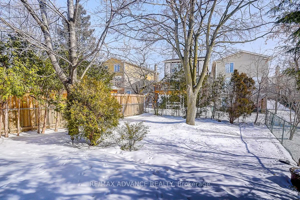 Photo 4 of 25 West Borough Street, Markham, Aileen-Willowbrook — HOMEH