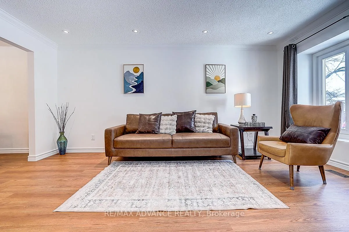 Photo 5 of 25 West Borough Street, Markham, Aileen-Willowbrook — HOMEH