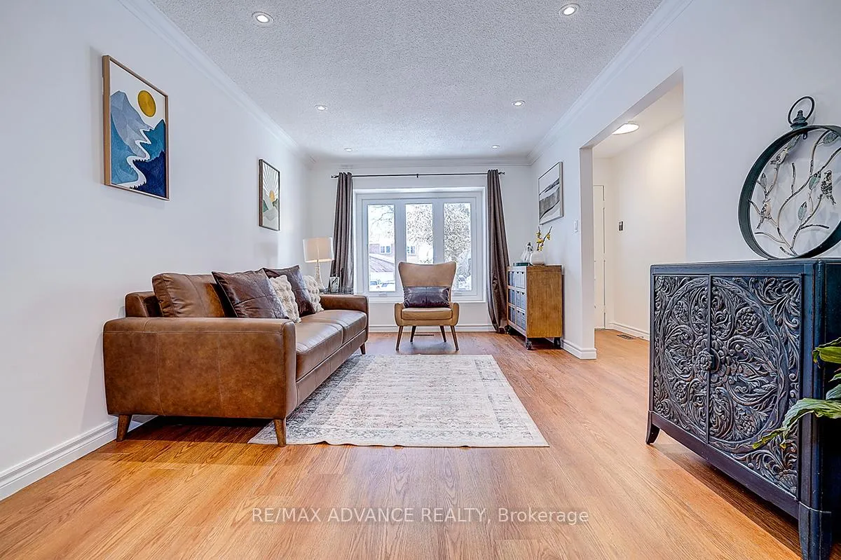 Photo 6 of 25 West Borough Street, Markham, Aileen-Willowbrook — HOMEH