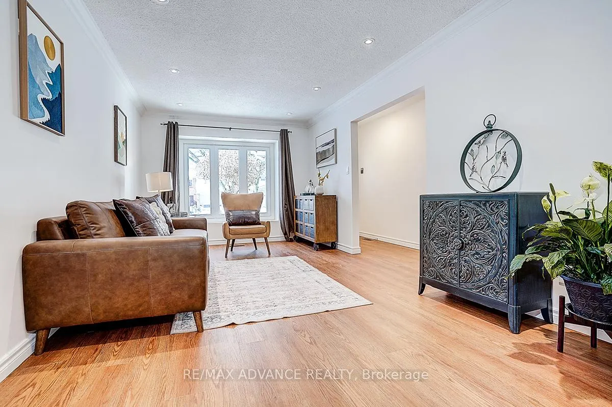 Photo 7 of 25 West Borough Street, Markham, Aileen-Willowbrook — HOMEH